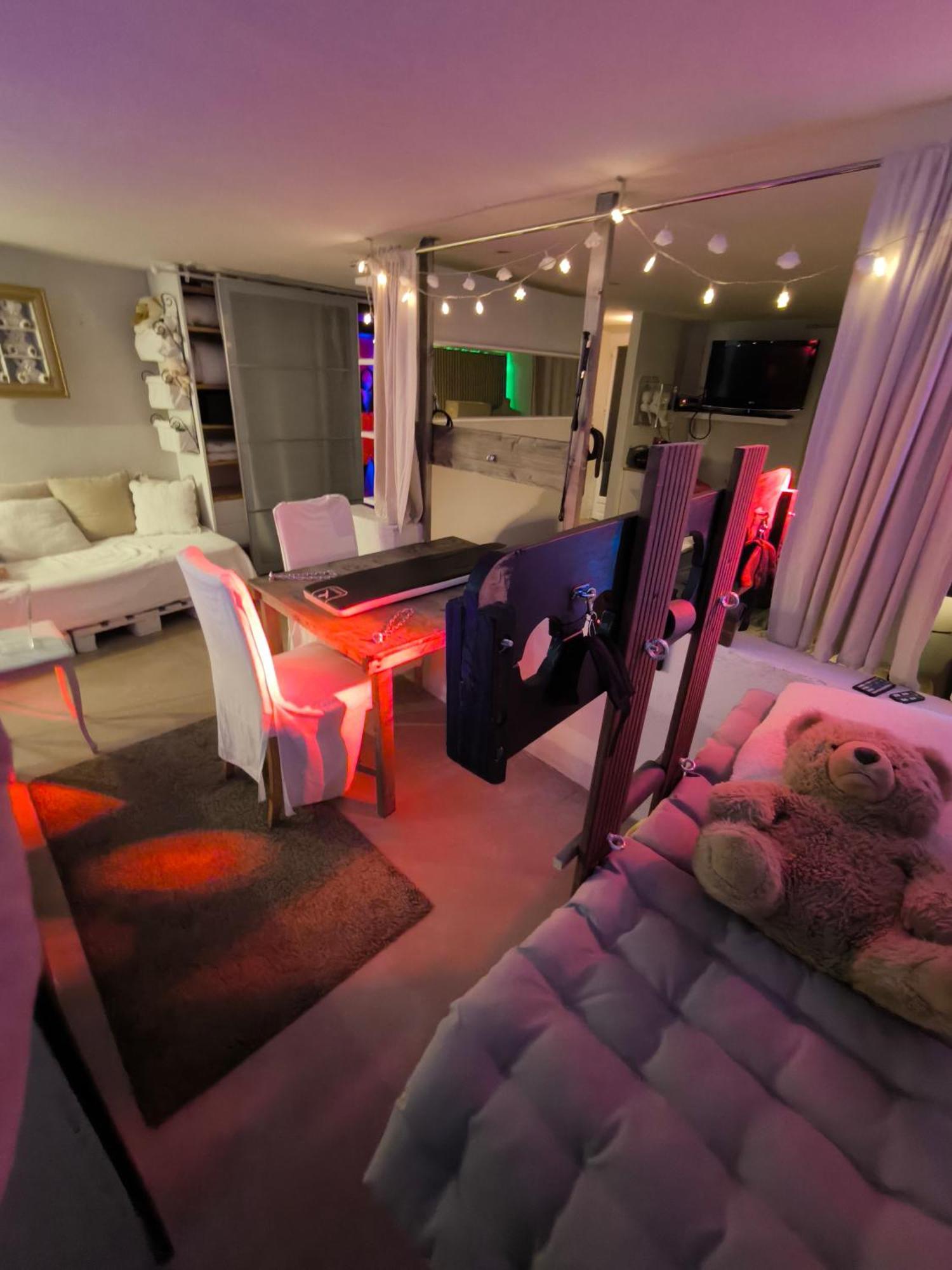 Love-Room Discret 40 M2 Bormes Les Mimosas Village Avec Terrasse Exterior photo