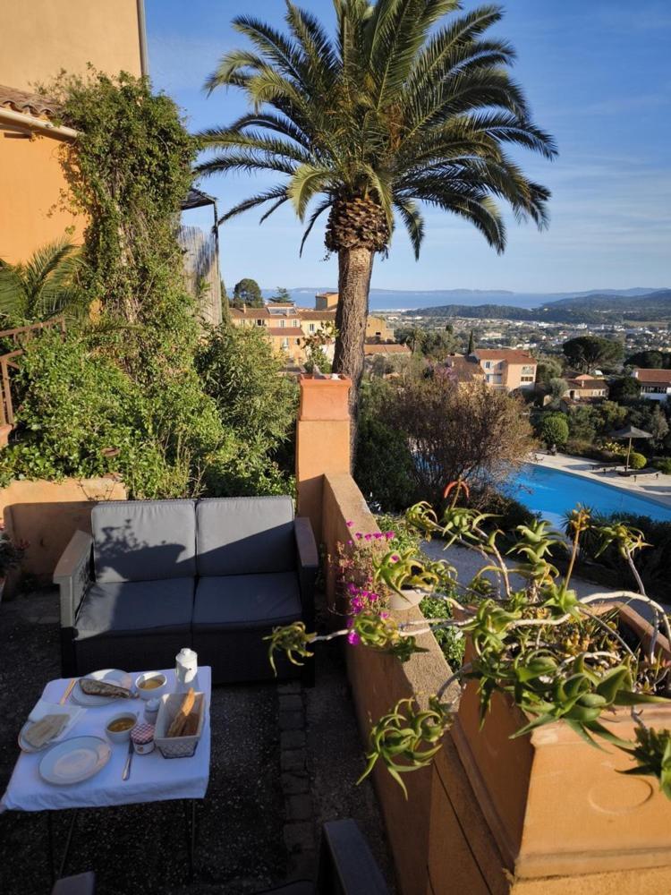 Love-Room Discret 40 M2 Bormes Les Mimosas Village Avec Terrasse Exterior photo
